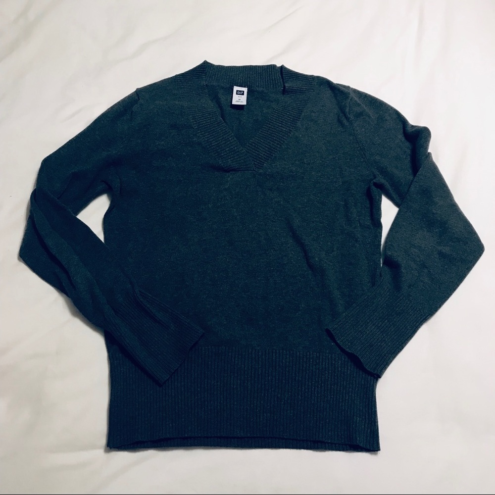 ✅EUC Dark Gray Gap Sweater